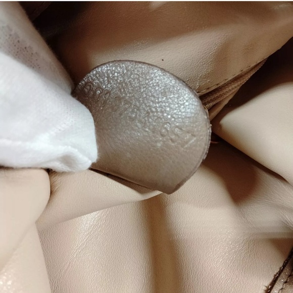 Gucci bamboo handle bucket bag. Authentic. Beautiful. Soft - Picture 8 of 8